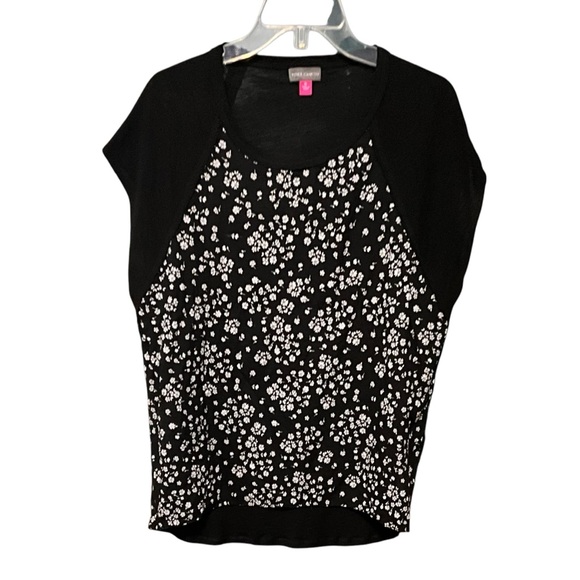 👍 2/$15 Vince Camuto Mixed Media Floral Tee - Picture 2 of 7